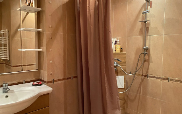 V Tsentre Na Ul. Tkachenko 1/75 Flat