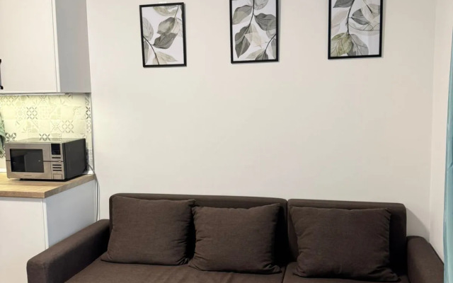 Studiya S Balkonom U Metro Flat