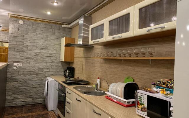 Tryokhkomnatnye Dlya 10 Chelovek Apartments