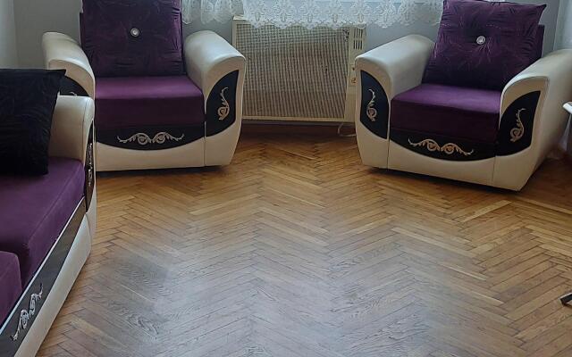 Kvartira U Berega Chyornogo Morya Apartments