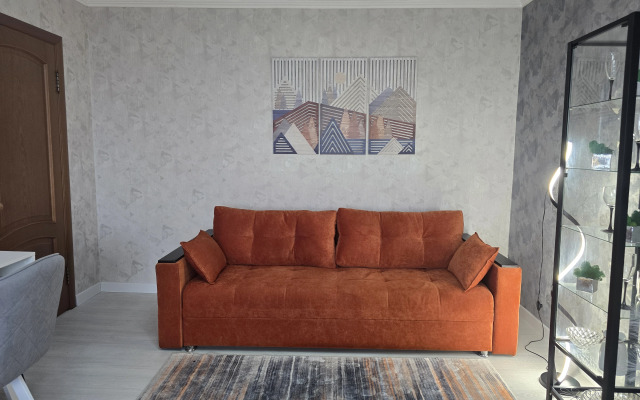 Avrora, 2 Kurskaya 61 Flat