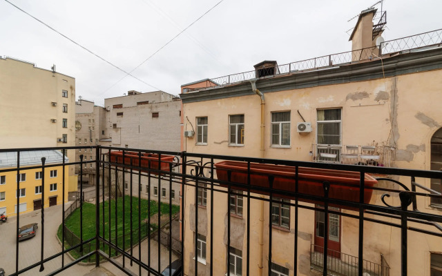 Trehkomnatnye s balkonom 8 gostej Apartments