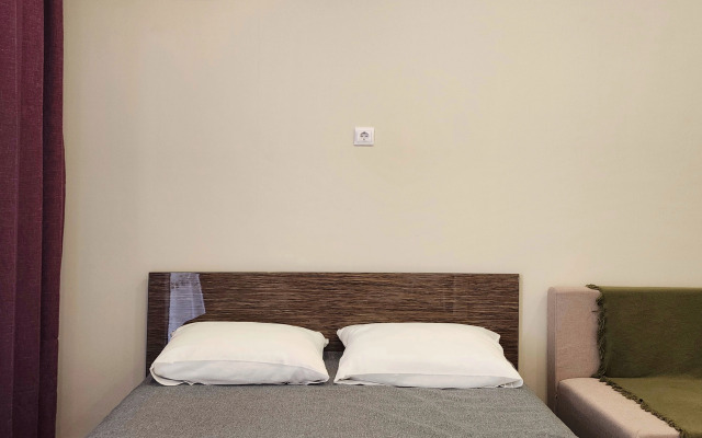 Prostornaya Studiya S Balkonom Flat