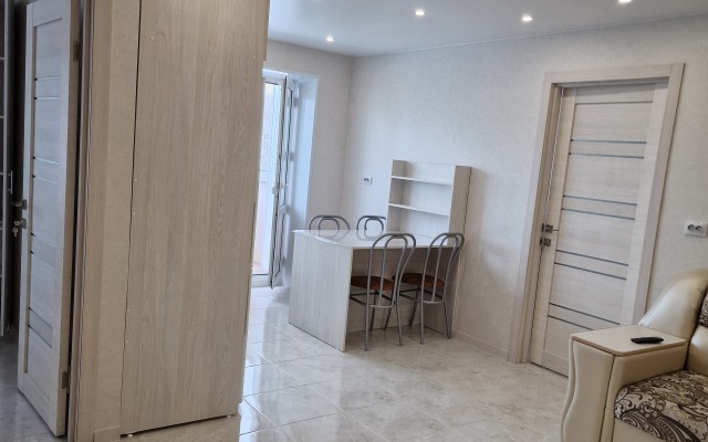 Na Avtostancii Elizovo Triple Living Quarters