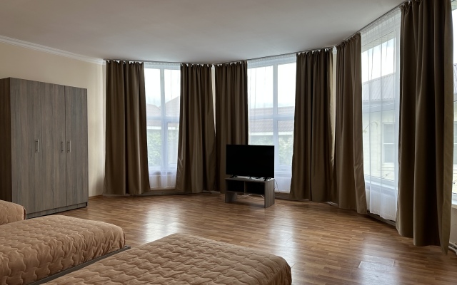 Come Inn na Klenovoy Guest House