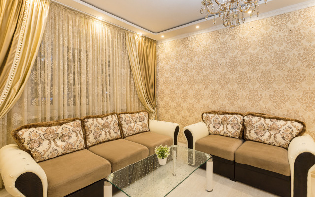 Yevro 3kh Komnatnye Apartamenty S Vidom Na Park Galitskogo Apartments