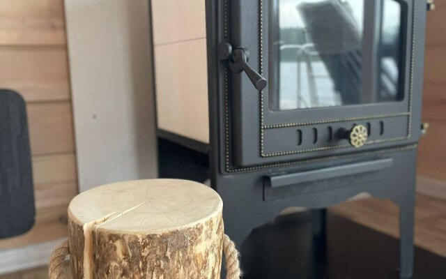 Гостевой дом на воде,хаусбот на р.Вуокса, карельский перешеек