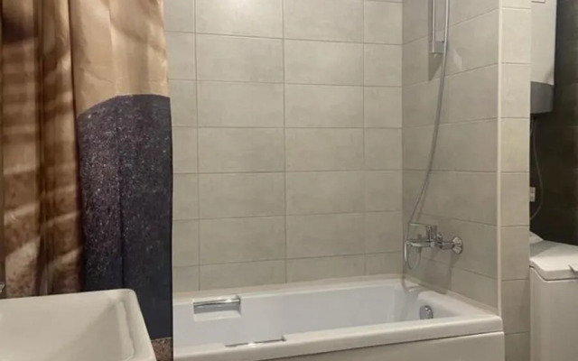 Апартаменты на Ялтинской 12А, ЖК Шато Лувр