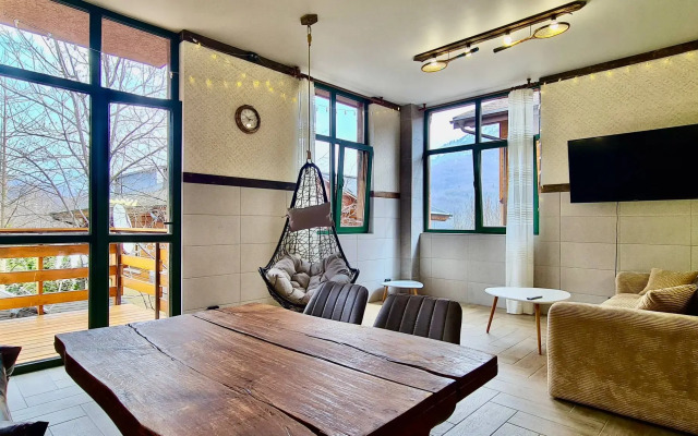 Апартаменты Премиальная дизайн-квартира с живописным видом на горы