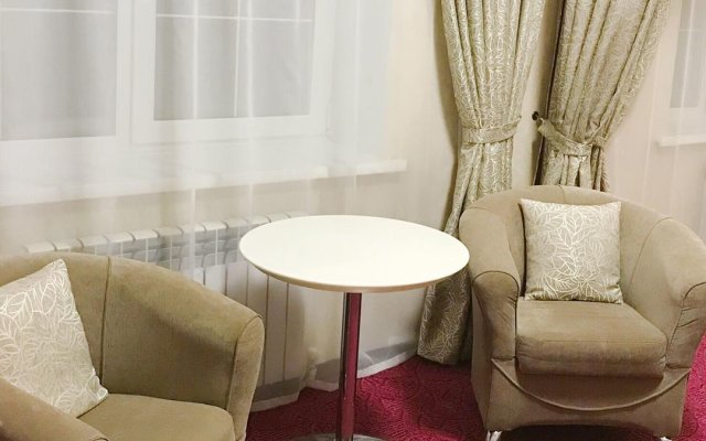 Отель Корона