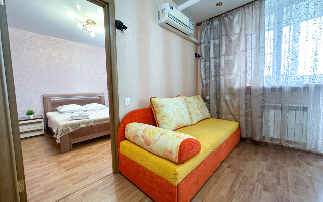 Dvukhkomnatnaya Pionerskaya 100 Flat