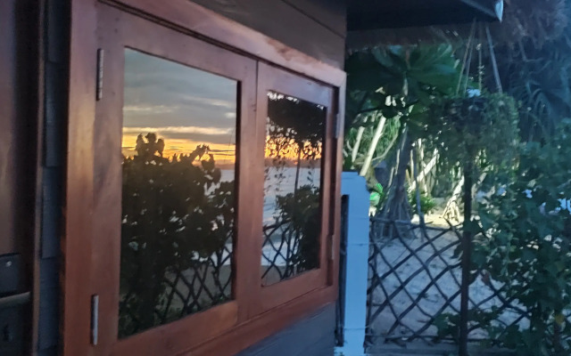 Tomorrowland Beach Villas & Fisherman's Wharf Restaurant Mini Hotel