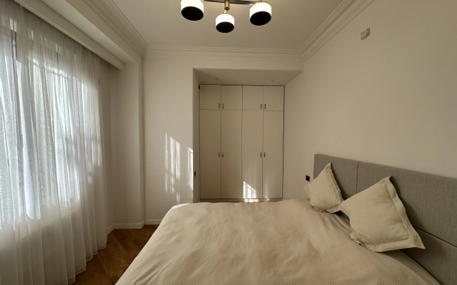 3-K Kvartira na Prospekte Sayat-Novy Flat