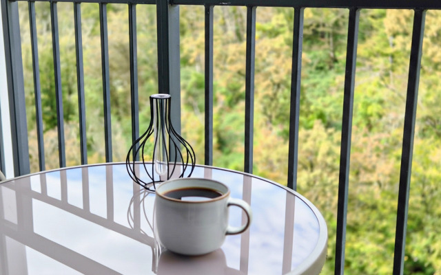 Dvukhurovnevaya Na 12 Etazhe S Vozmozhnostyyu Beskontaktnogo Zaseleniya Flat