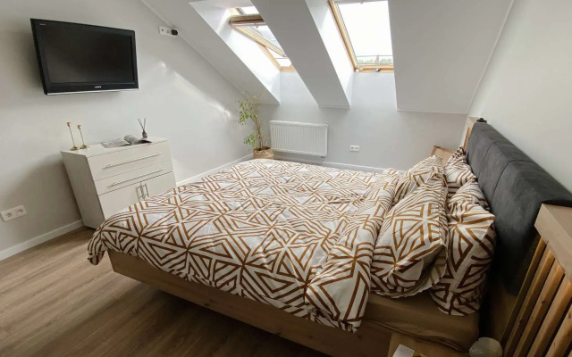 U Stantsii Kutuzovo Novoye Flat