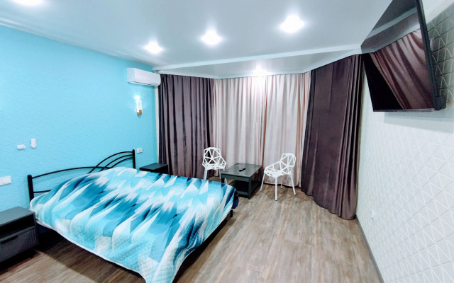 Lyuks s Konditsionerom i Boylerom v Tsentre Abakana Apartments