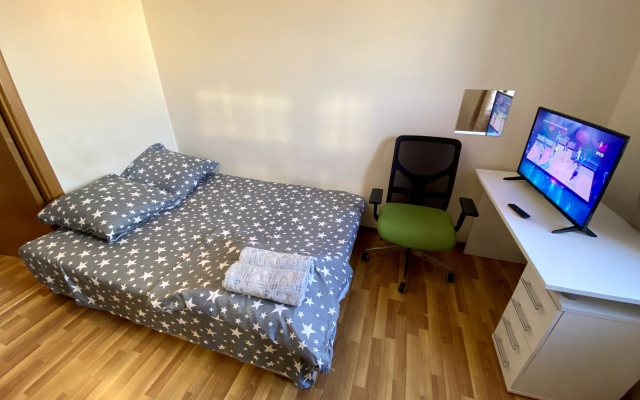 Na Klubnoy 54 Flat with Balcony