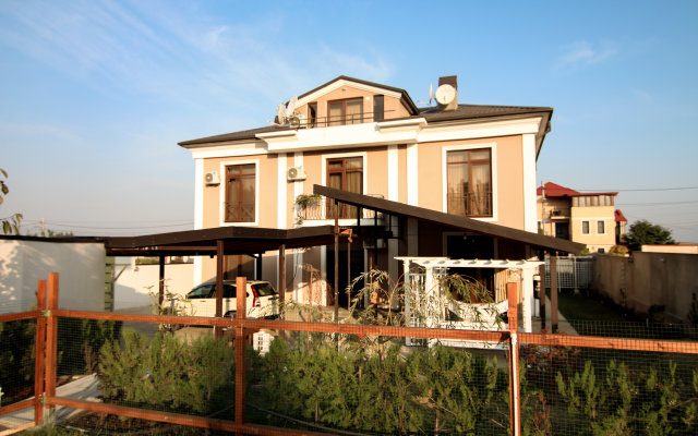 Salmer Hotel