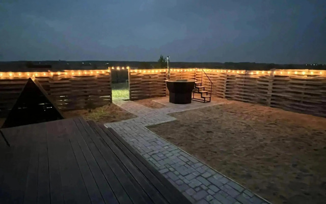 Частный дом Уютный у Реки с Чаном в Современном Стиле