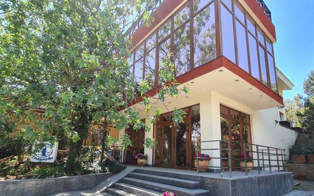 Tikhaya Gavan Hotel
