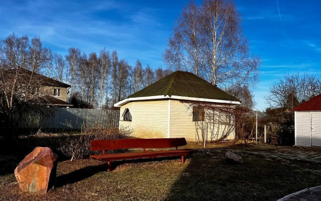 Частный дом двухэтажный на 1-й Лесной улице 1А