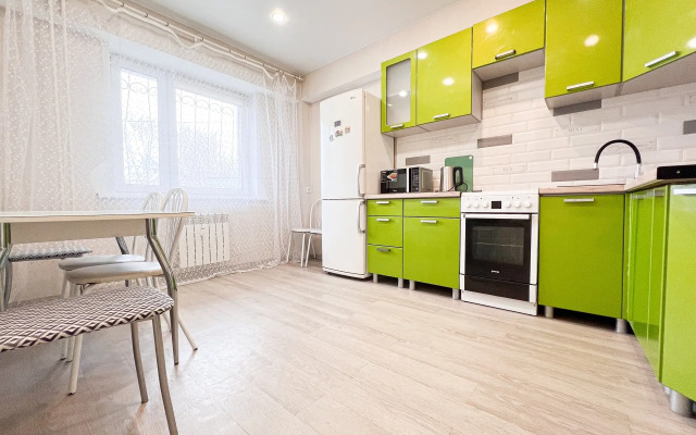 Dlya 8 Chelovek Vozle Aeroporta Flat