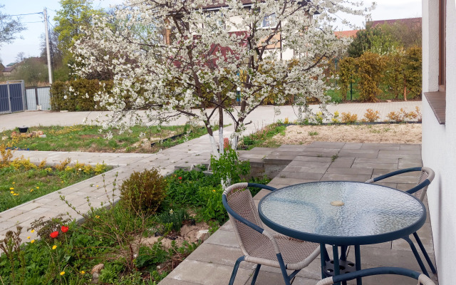 Dom U Ozera Apartments