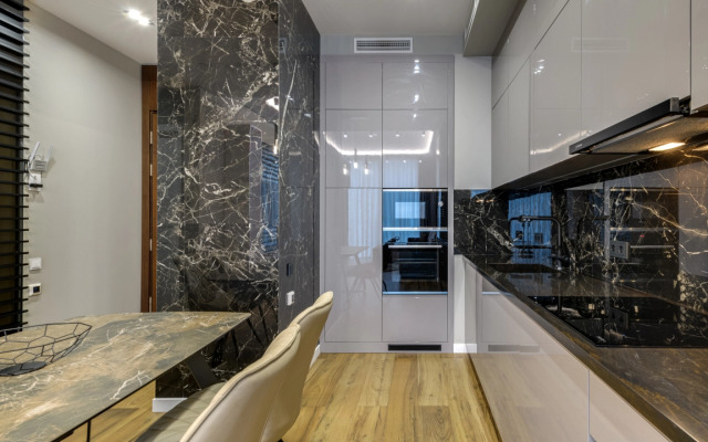 38th Floor, Stylish Apartment with Private Park