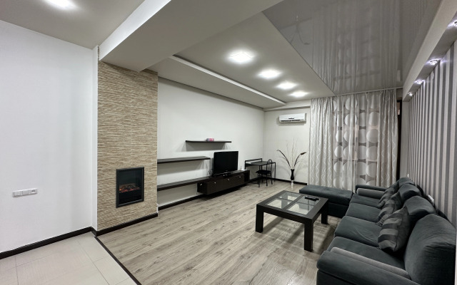 3-komn. ryadom s restoranom DIMOND, DI8210 Flat