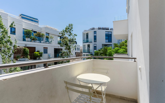 Blueground at Nahalat Bynamin ID10 Apartments