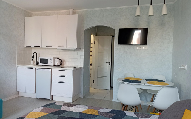 Vidovaya kvartira s oknami na reku Flat