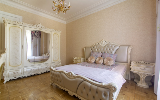 Квартира на Рубинштейна 4