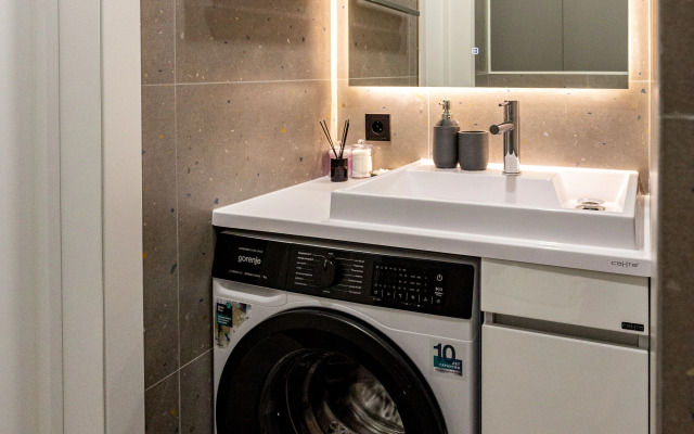 Prostornaya Studiya na 5 Etazhe Flat