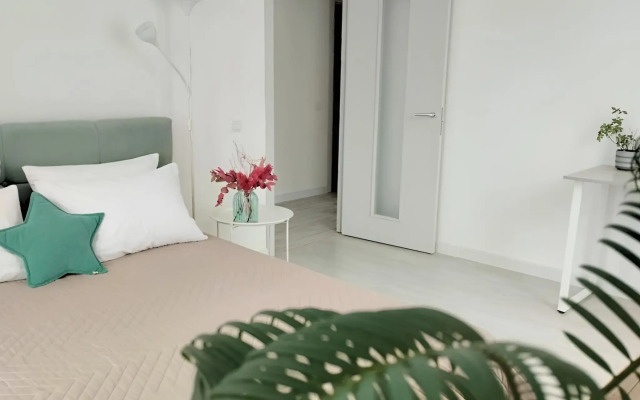 Квартира Двухкомнатная с Балконом и Красивым Видом