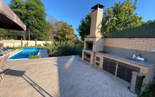 S Basseynom I Baney Private House