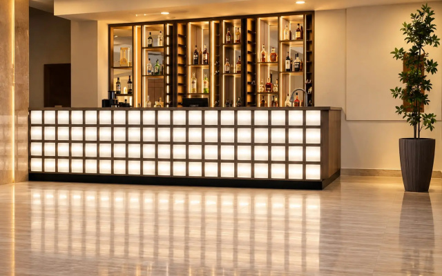 Canyon Hills Hotel - Image 3