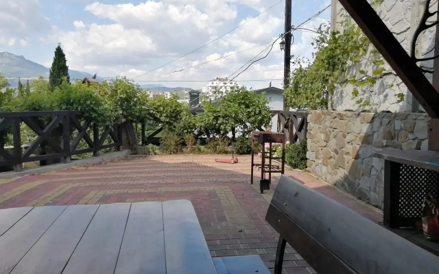 Shale U Morya Guest house