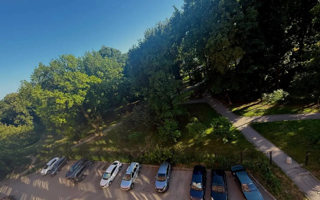 Apartamenty S Dzhakuzi I Vidom Na Park