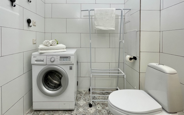 2 Nochi Na Ulitse Shkolnaya 15 Str1 Flat