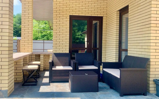 Lazurny Private House