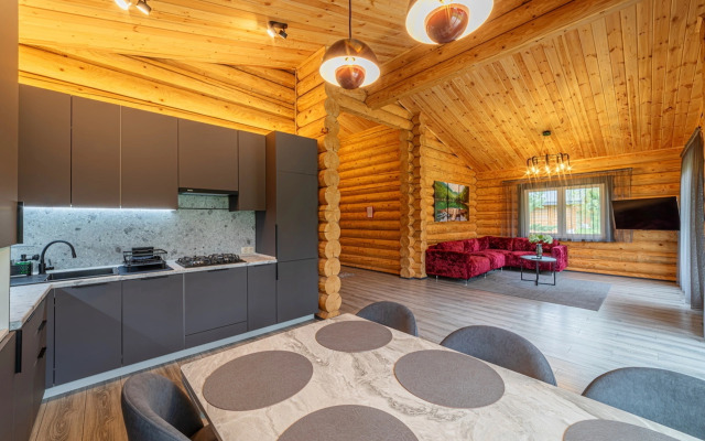 Частный дом в поселке Разливы-1, 8Б