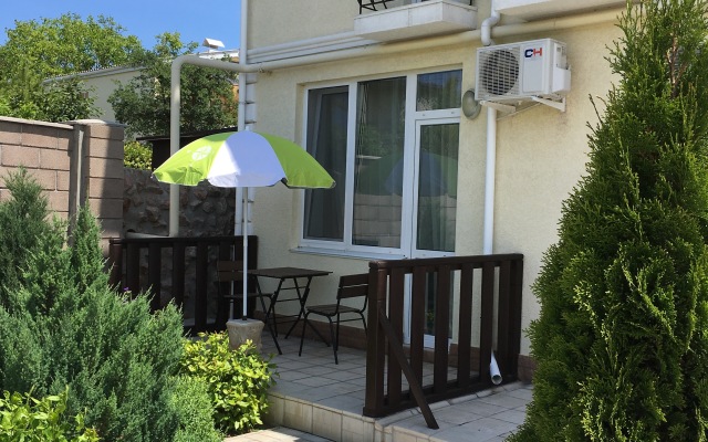 Yani Guest House