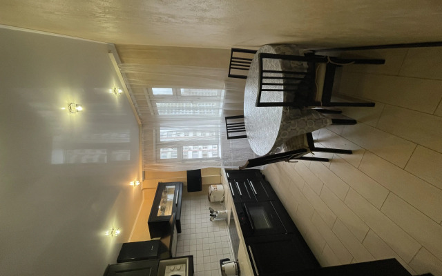 Dvukhkomnatnaya u Mikrokhirurgii Glaza Flat