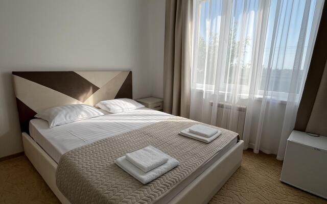 Na Pontiyskoy 16 Guest House