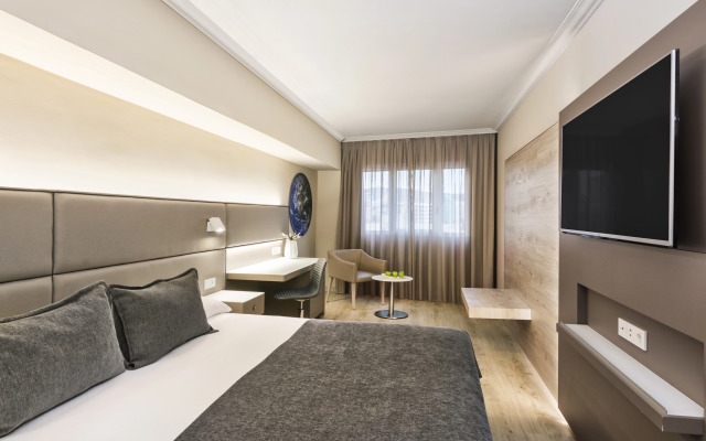 Salles Pere IV Hotel