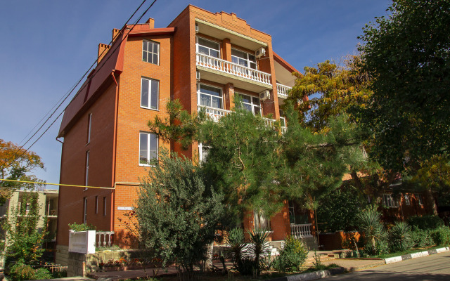 Na Primorskoj 14 Guest House