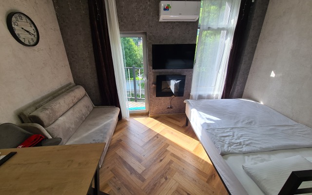 Kvartira S Kaminom Apartments