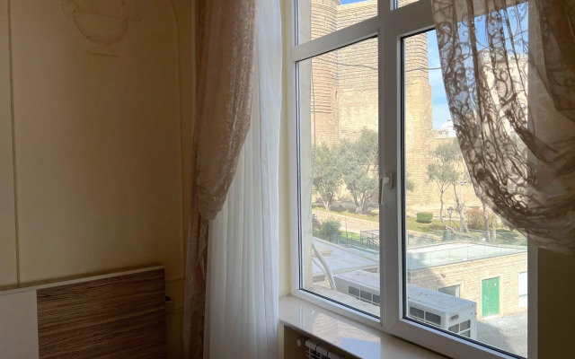 Okolo Devichyey Bashni, Stary Gorod/Baku Apartments