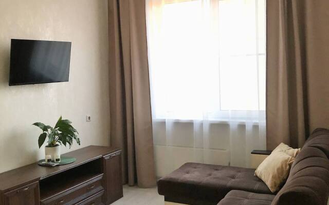 Dvukhkomnatnye apartamenty ryadom s parkom i ozerom Flat