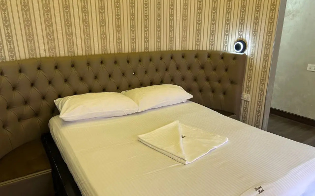Отель Roma Yerevan & Tours
